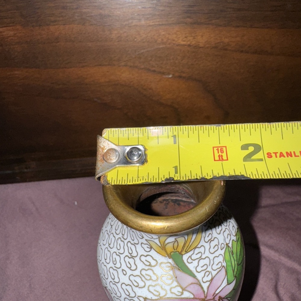 Bulb Vase Beautiful Flowers 5" tall. Small‎ Damage See Picture. - Picture 10 of 11